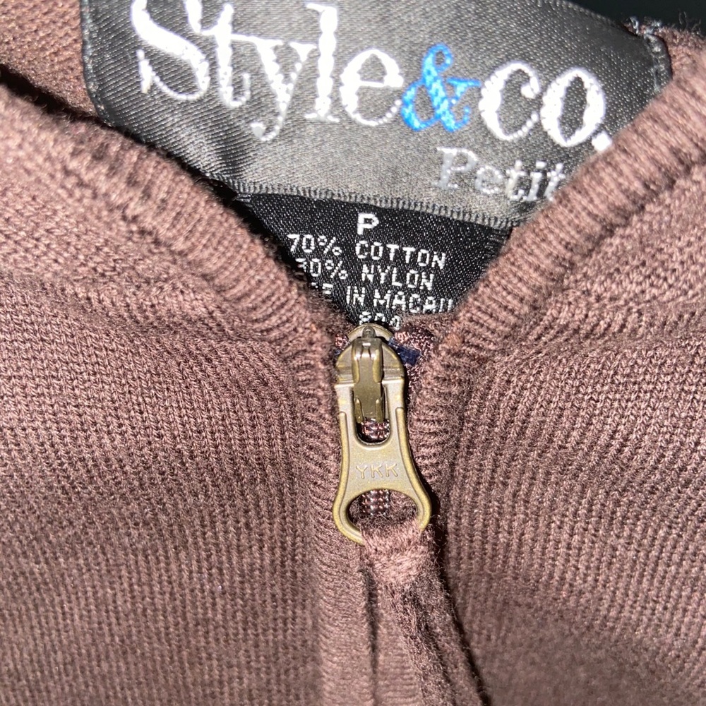 Brown zip up seater